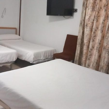 Hostal Lizana 2 Huesca Esterno foto