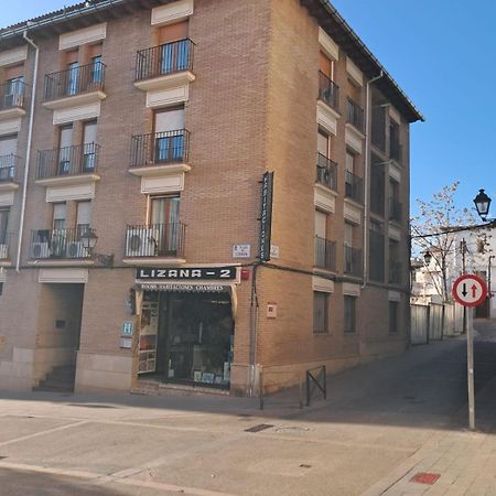 Hostal Lizana 2 Huesca Esterno foto