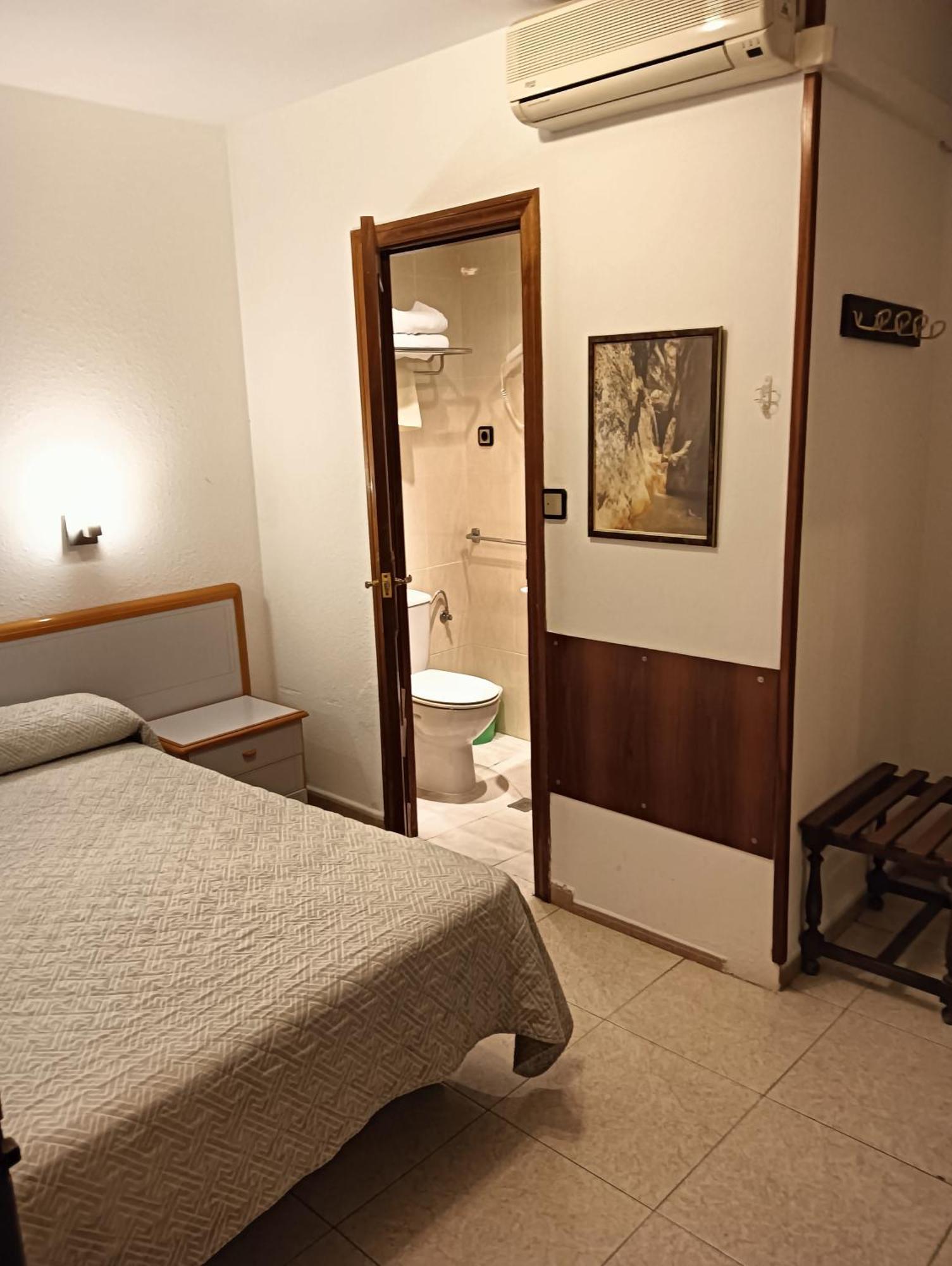 Hostal Lizana 2 Huesca Esterno foto