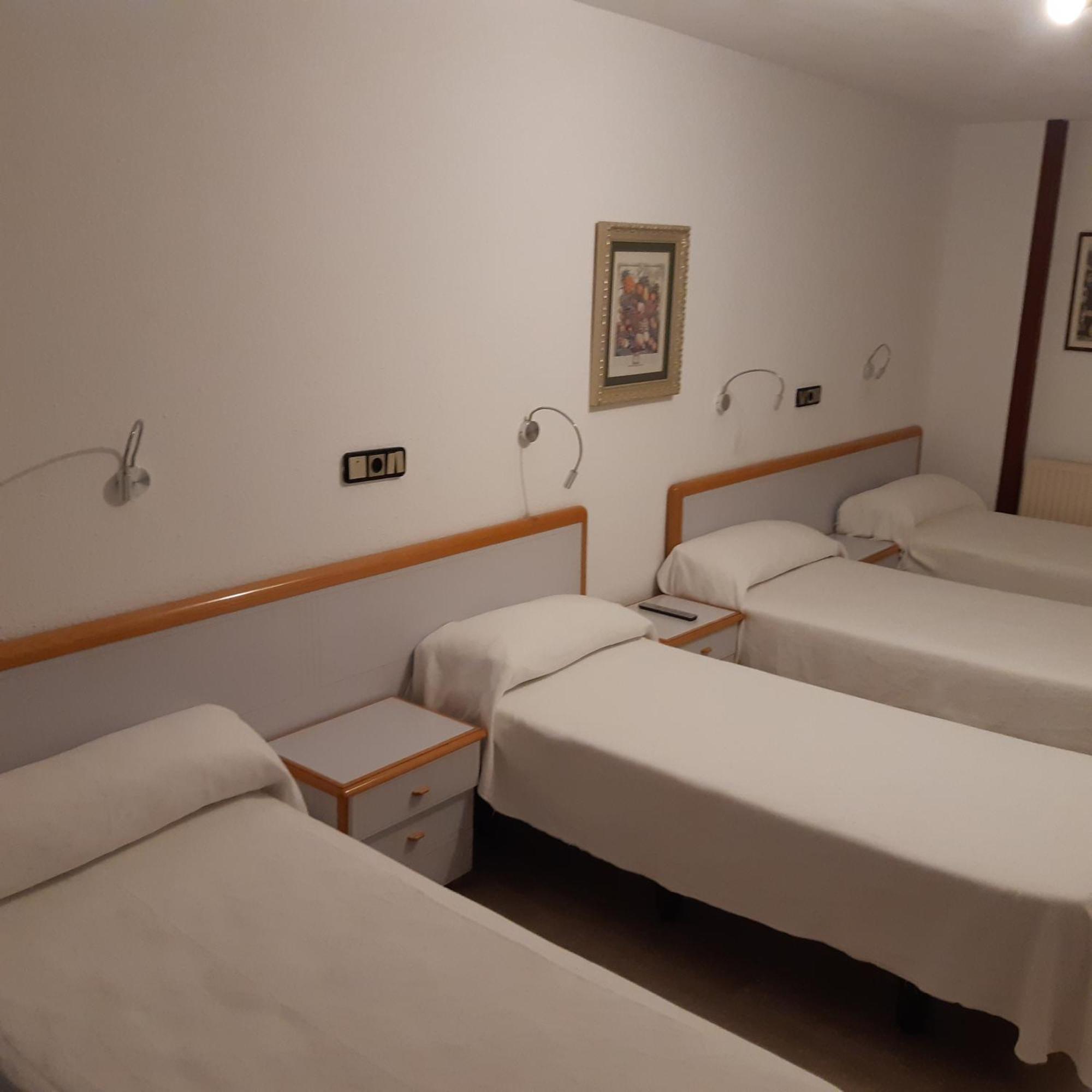 Hostal Lizana 2 Huesca Esterno foto