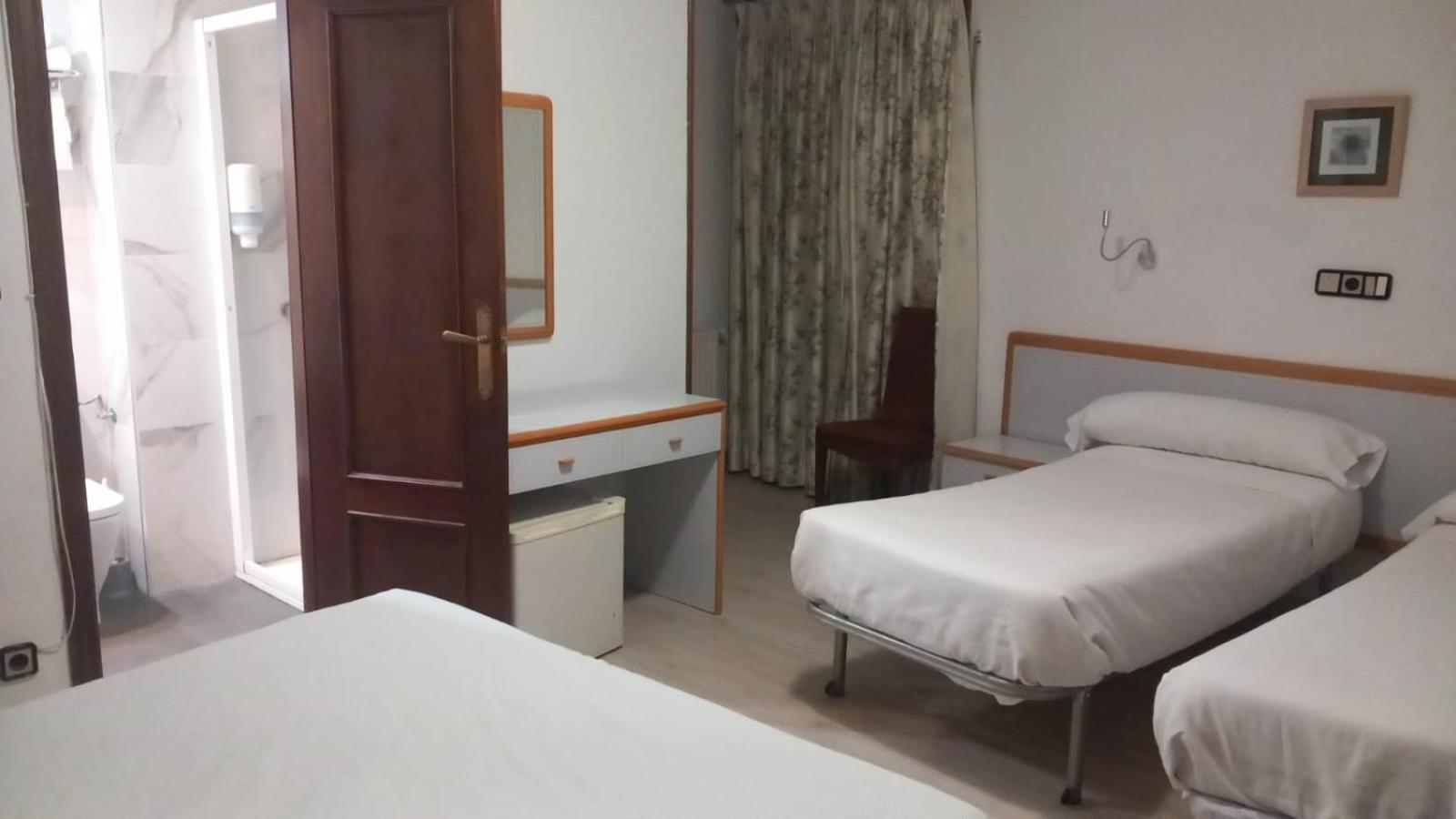 Hostal Lizana 2 Huesca Esterno foto