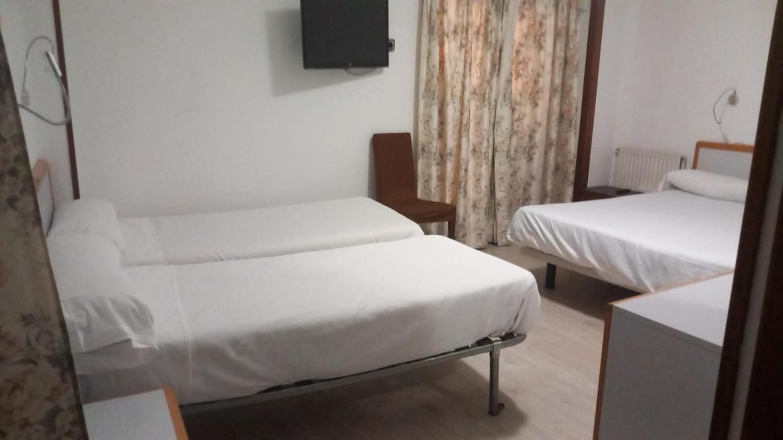 Hostal Lizana 2 Huesca Esterno foto